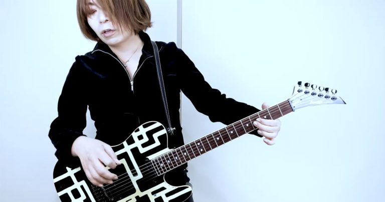 渡邉響子 (鮫肌狂子) ギター